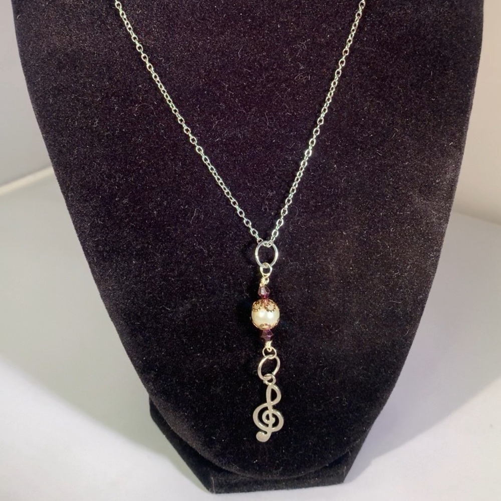 —- SOLD —- SONG JEWEL — Handmade Glass Pearl Bead Pendant Necklace w Music Charm - Picture 2 of 6